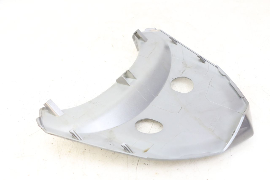 photo de JUNTA DE CARENADO TRASERO SUPERIOR KYMCO X-TOWN XTOWN 125 (2016 - 2021) - Primer plano técnico