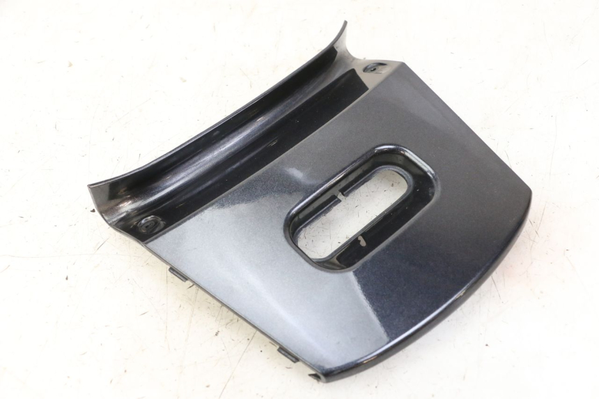 photo de CARENADO TRASERO CONEXION SUPERIOR KYMCO XCITING 500 (2007 - 2010) - Primer plano técnico