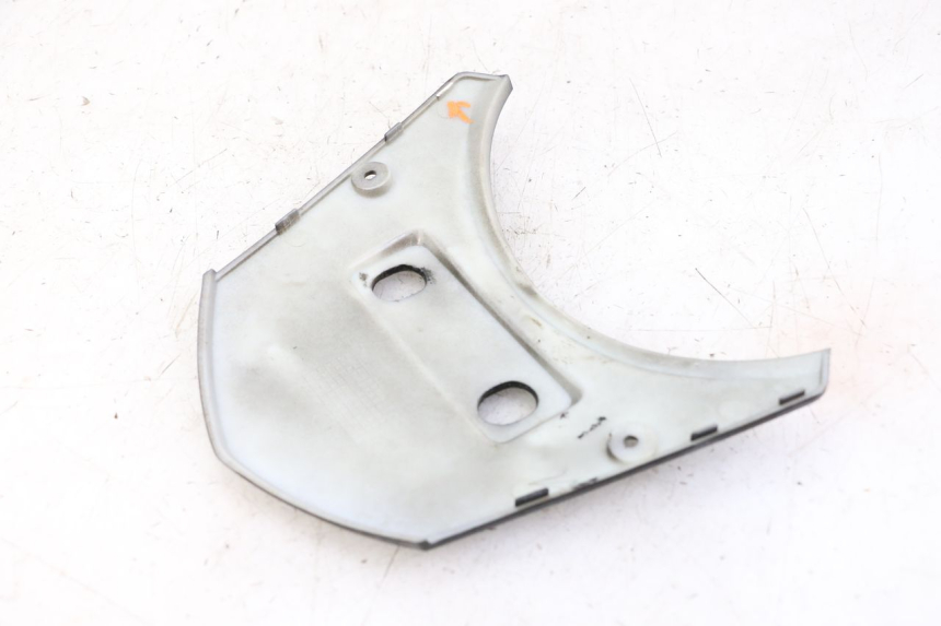 photo de CARENADO TRASERO CONEXION SUPERIOR LONGJIA SHARPY 125 (2020 - 2024) - Primer plano técnico