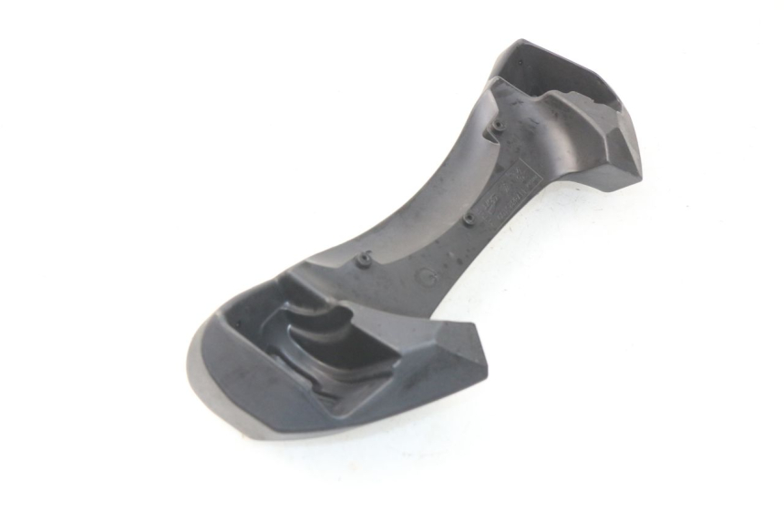 photo de CARENADO TRASERO CONEXION SUPERIOR PEUGEOT METROPOLIS 400 (2017 - 2020) - Detalle de la pieza