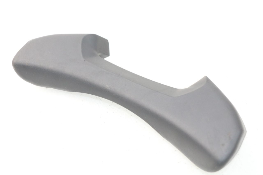 photo de CARENADO TRASERO CONEXION SUPERIOR PEUGEOT METROPOLIS 400 (2017 - 2020) - Otra perspectiva