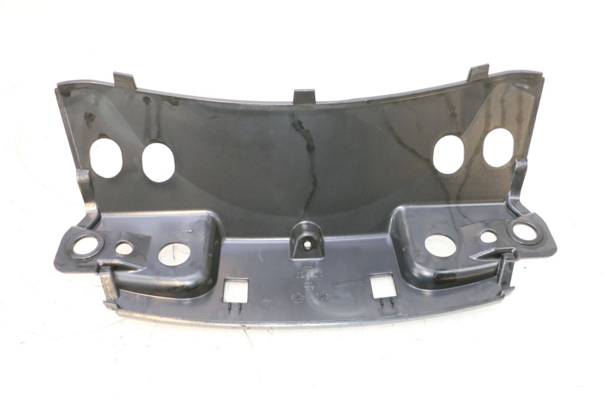 photo de CARENADO TRASERO CONEXION SUPERIOR PIAGGIO MP3 125 (2006 - 2014) - Zoom estado de uso