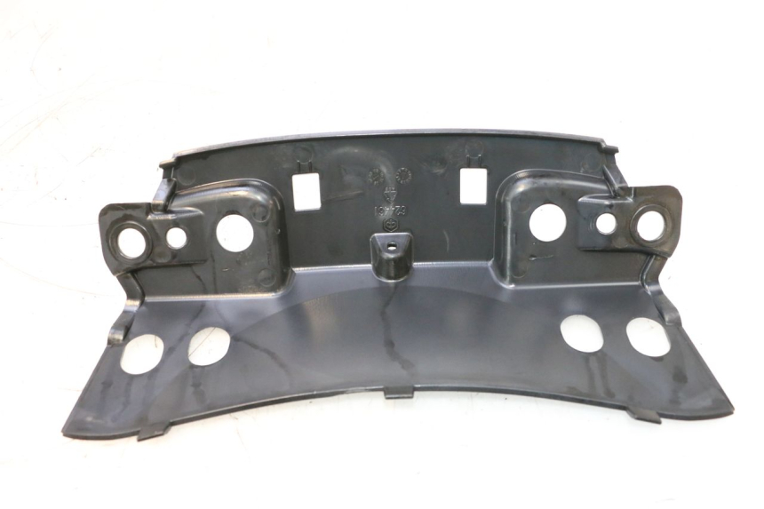 photo de CARENADO TRASERO CONEXION SUPERIOR PIAGGIO MP3 125 (2006 - 2014) - Otra perspectiva