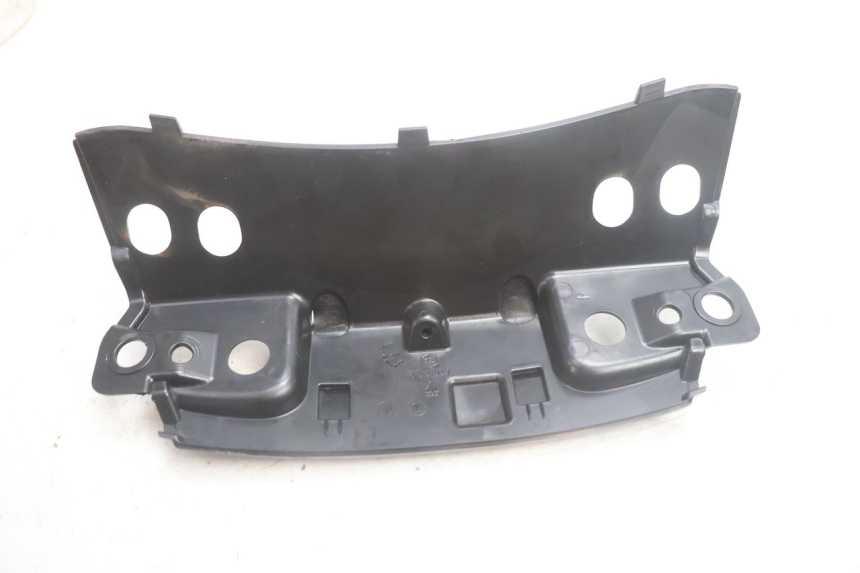 photo de CARENADO TRASERO CONEXION SUPERIOR PIAGGIO MP3 500 (2011 - 2015) - Otra perspectiva