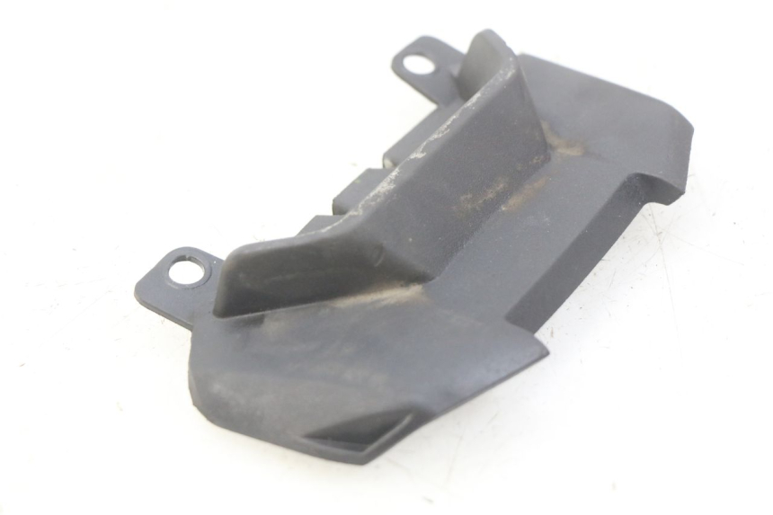 photo de JUNTA DE CARENADO TRASERO SUPERIOR YAMAHA MT-07 MT07 700 (2018 - 2020) - Zoom estado de uso