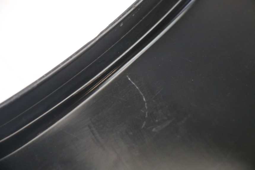 photo de CARENADO TRASERO CONEXION SUPERIOR SYM ORBIT III 3 4T 50 (2021 - 2025) - Detalle de la pieza