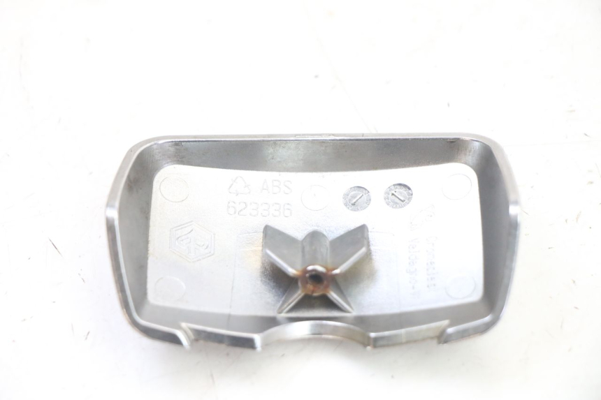 photo de CARENADO TRASERO CONEXION SUPERIOR PIAGGIO VESPA S 2T 50 (2007 - 2014) - Otra perspectiva