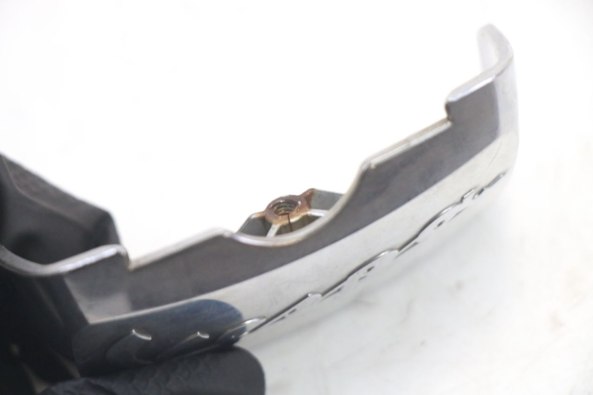 photo de CARENADO TRASERO CONEXION SUPERIOR PIAGGIO VESPA S 2T 50 (2007 - 2014) - Primer plano técnico