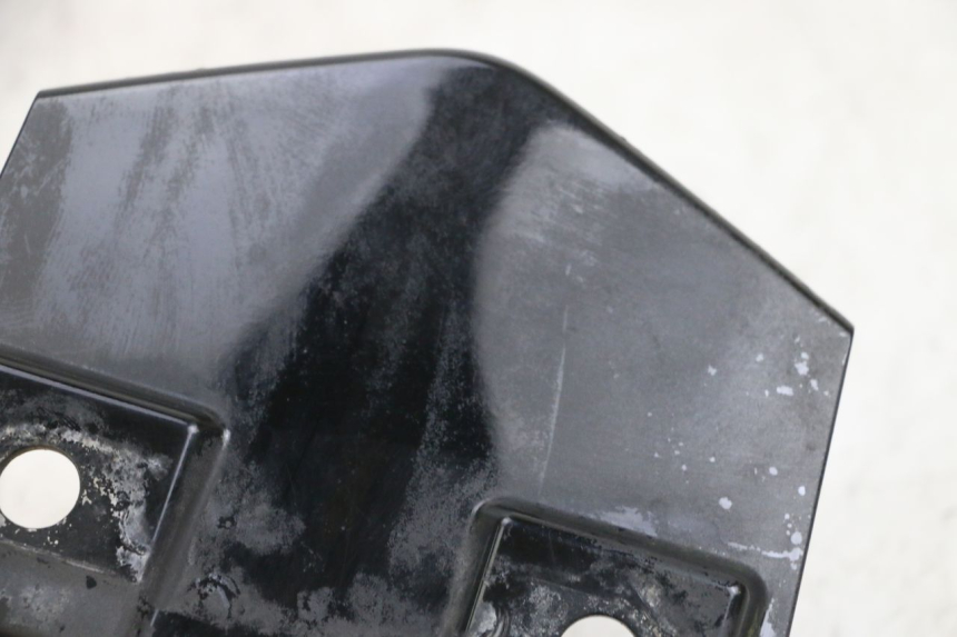 photo de CARENADO TRASERO CONEXION SUPERIOR DAELIM S1 125 (2007 - 2016) - Detalle de la pieza