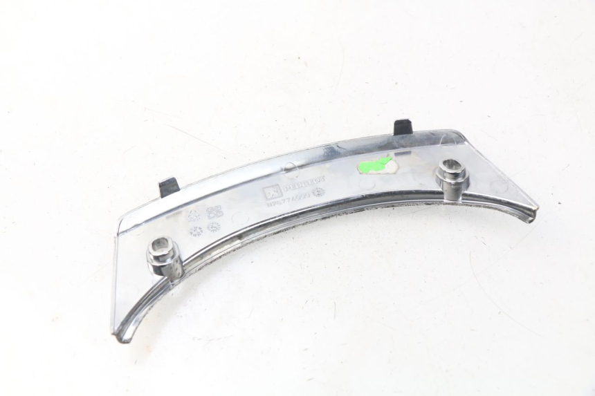 photo de CARENADO TRASERO CONEXION SUPERIOR PEUGEOT SATELIS 300 (2012 - 2015) - Zoom estado de uso