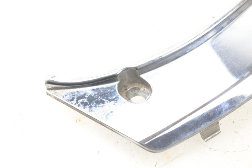 photo de JUNTA CARENADO TRASERO SUPERIOR PEUGEOT SATELIS 125 (2006 - 2009) - Primer plano técnico