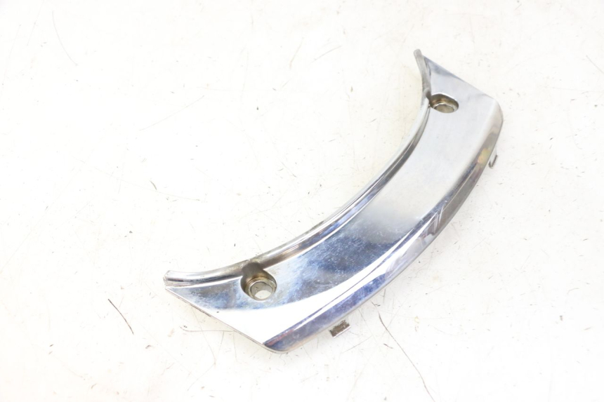 photo de CARENADO TRASERO CONEXION SUPERIOR PEUGEOT SATELIS 125 (2013 - 2018) - Detalles de los puntos de fijación