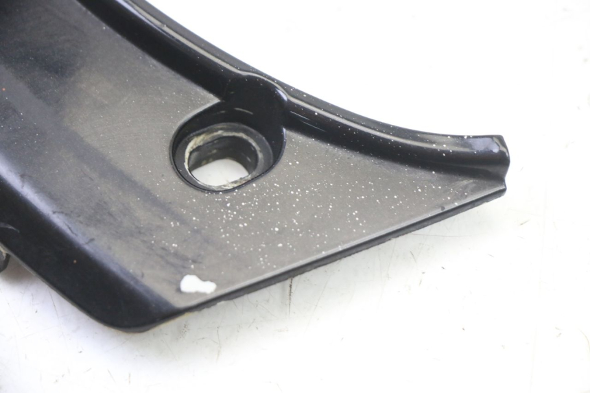 photo de CARENADO TRASERO CONEXION SUPERIOR PEUGEOT SATELIS 125 (2013 - 2018) - Otra perspectiva