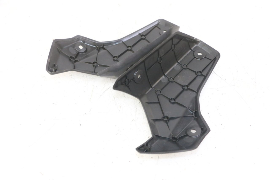 photo de CARENADO TRASERO CONEXION SUPERIOR PEUGEOT STREETZONE I 2T 50 (2018 - 2020) - Detalle de la pieza