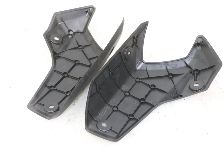 photo de CARENADO TRASERO CONEXION SUPERIOR PEUGEOT STREETZONE I 2T 50 (2018 - 2020) - Zoom estado de uso