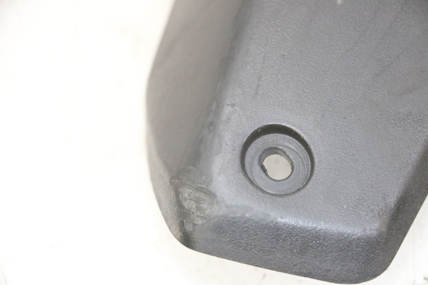 photo de CARENADO TRASERO CONEXION SUPERIOR PEUGEOT STREETZONE I 2T 50 (2018 - 2020) - Primer plano técnico