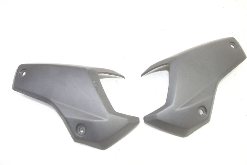 photo de CARENADO TRASERO CONEXION SUPERIOR PEUGEOT STREETZONE I 2T 50 (2018 - 2020) - Otra perspectiva