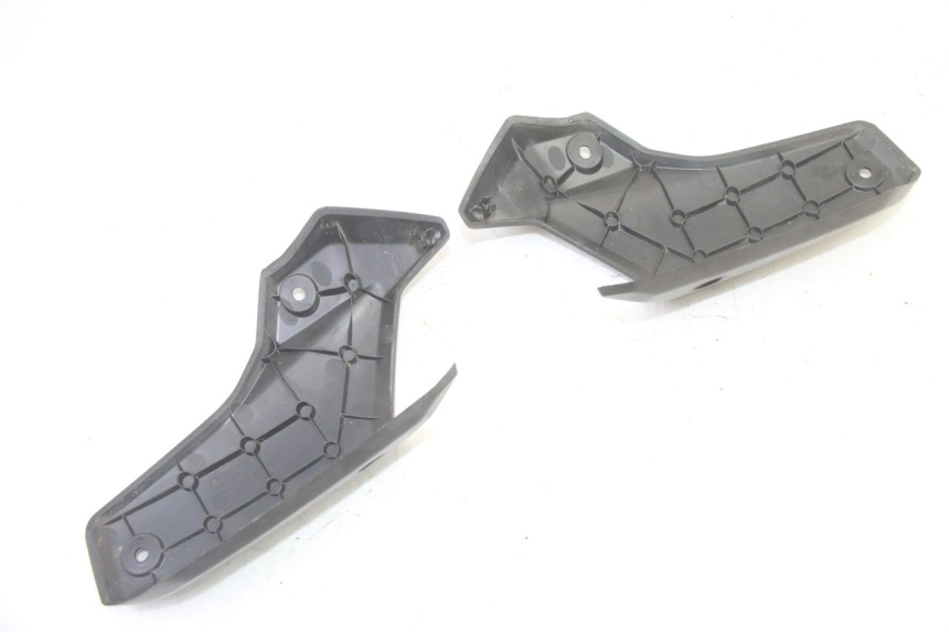 photo de CARENADO TRASERO CONEXION SUPERIOR PEUGEOT STREETZONE I 2T 50 (2018 - 2020) - Vista general del producto