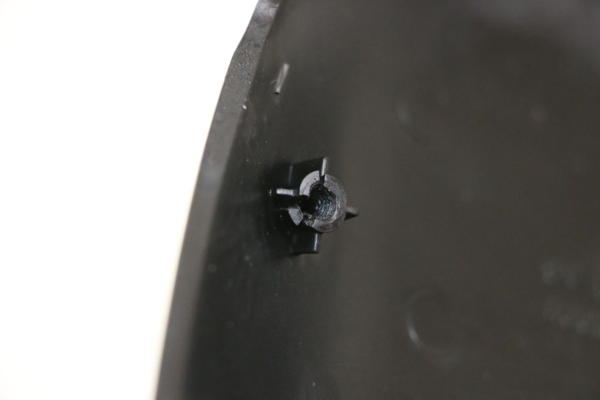 photo de CARENADO TRASERO CONEXION SUPERIOR SUZUKI SV S 650 (1999 - 2002) - Zoom estado de uso