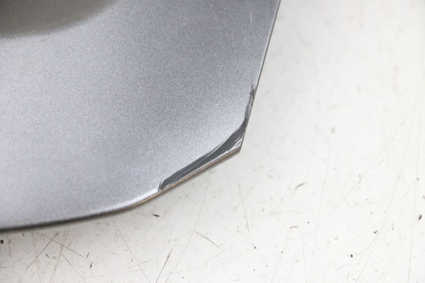 photo de CARENADO TRASERO CONEXION SUPERIOR YAMAHA TRICITY 300 (2020 - 2024) - Primer plano técnico