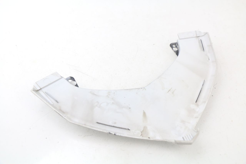 photo de CARENADO TRASERO CONEXION SUPERIOR YAMAHA XMAX X-MAX ABS 125 (2014 - 2016) - Zoom estado de uso