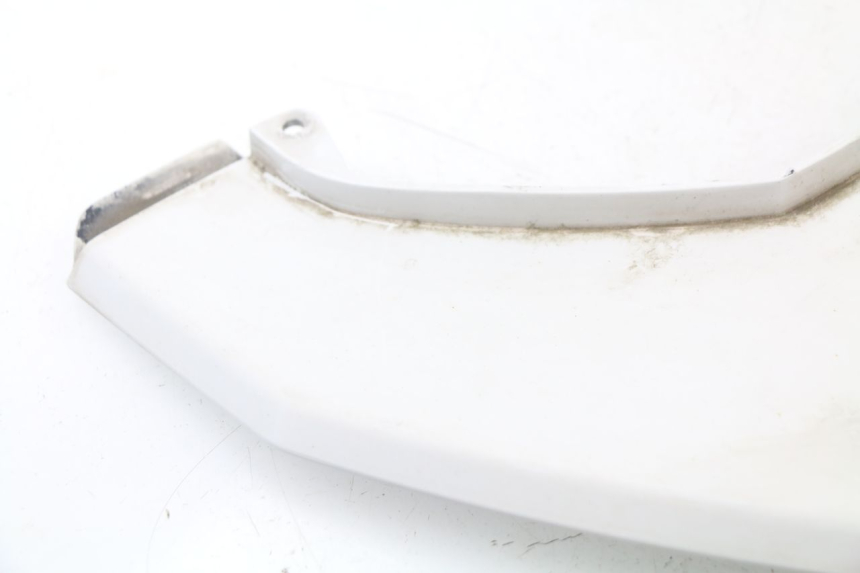 photo de CARENADO TRASERO CONEXION SUPERIOR YAMAHA XMAX X-MAX ABS 125 (2014 - 2016) - Primer plano técnico