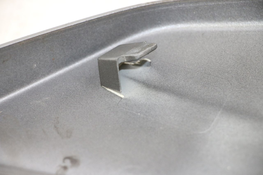 photo de JUNTA CARENADO TRASERO SUPERIOR PIAGGIO X10 125 (2012 - 2017) - Zoom estado de uso