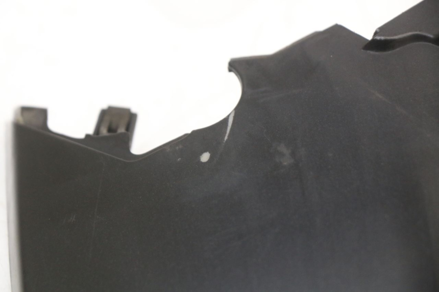 photo de JUNTA CARENADO TRASERO SUPERIOR PIAGGIO X10 125 (2012 - 2017) - Primer plano técnico