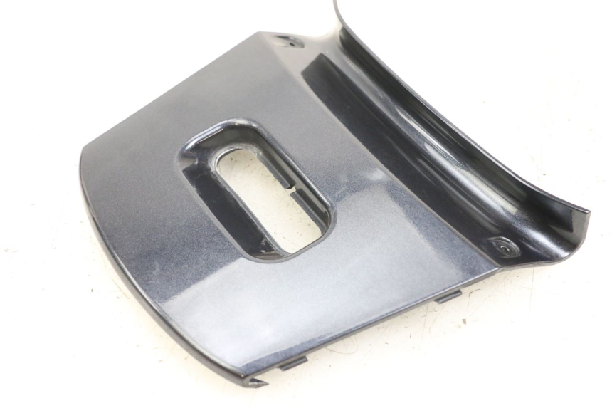 photo de CARENADO TRASERO CONEXION SUPERIOR KYMCO XCITING 250 (2006 - 2009) - Primer plano técnico