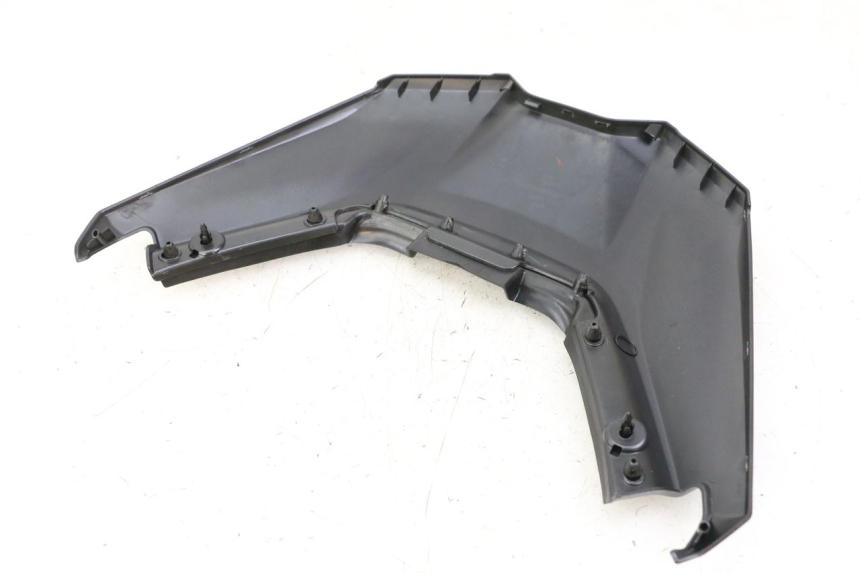 photo de CARENADO TRASERO CONEXION SUPERIOR YAMAHA YP T-MAX TMAX 530 (2017 - 2020) - Primer plano técnico