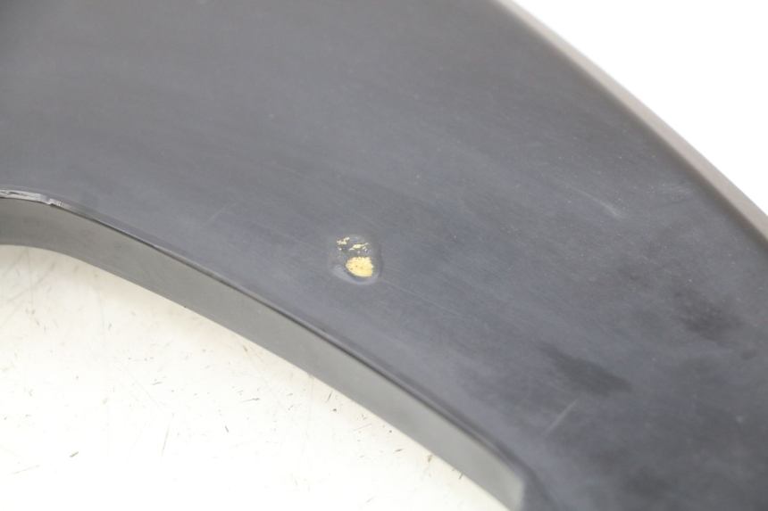 photo de JUNTA CARENADO TRASERO SUPERIOR YAMASAKI YM T 125 (2015 - 2020) - Primer plano técnico