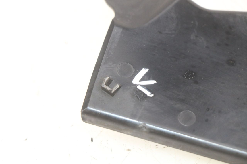 photo de JUNTA CARENADO TRASERO SUPERIOR KAWASAKI Z 750 (2007 - 2013) - Primer plano técnico