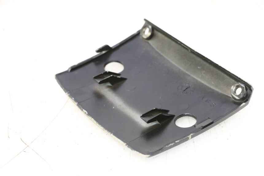 photo de CARENADO TRASERO CONEXION PIAGGIO TYPHOON 50 (2000 - 2009) - Primer plano técnico