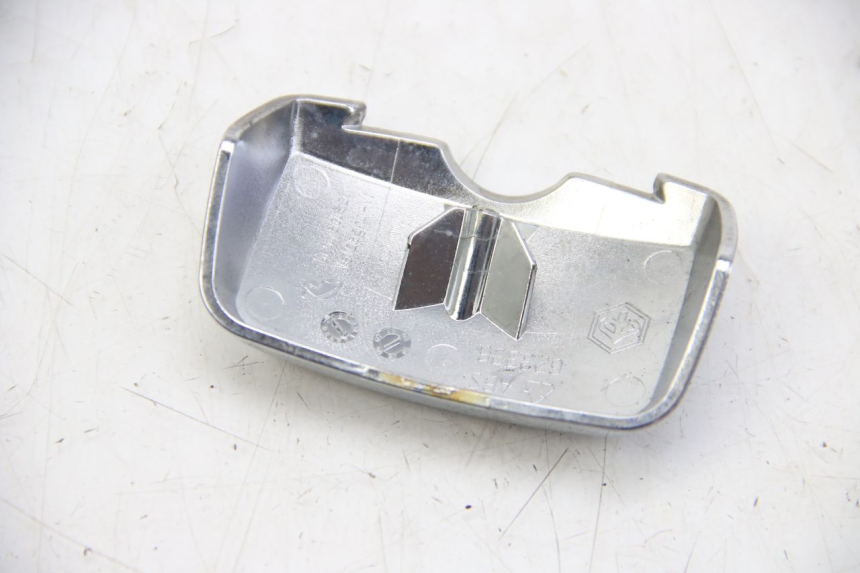 photo de UNIóN DE CARENADO TRASERO. PIAGGIO VESPA GTS SUPER IE 125 (2009 - 2016) - Otra perspectiva