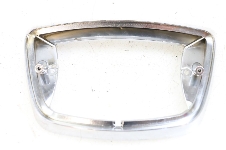 photo de Unión de carenado trasero PIAGGIO VESPA LX 125 (2005 - 2010) - Detalle de la pieza