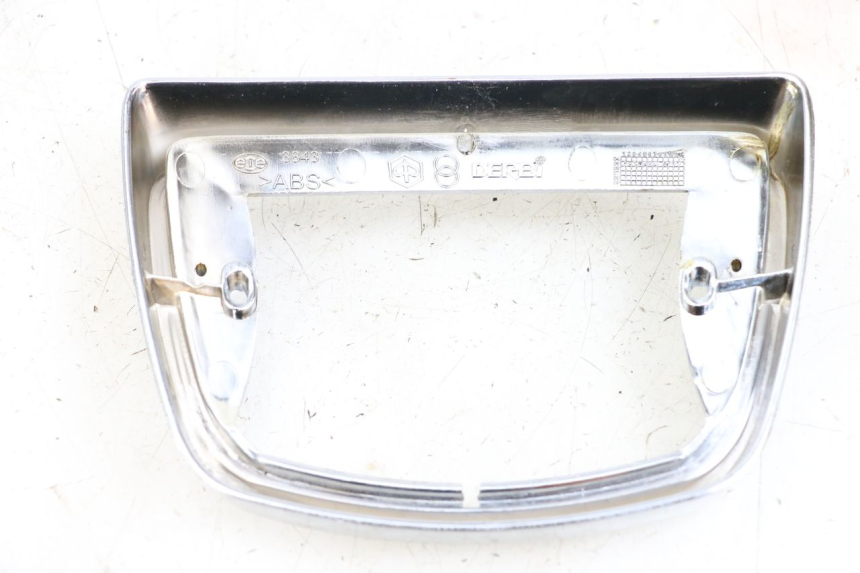 photo de Unión de carenado trasero PIAGGIO VESPA LX 125 (2005 - 2010) - Zoom estado de uso