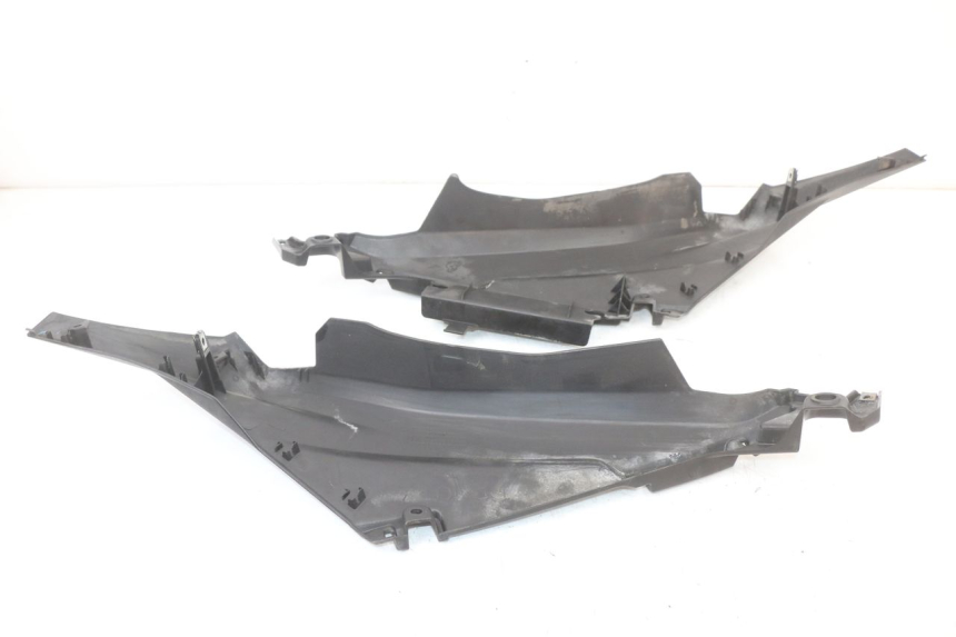 photo de CARENADO TRASERO CONEXION YAMAHA XMAX X-MAX ABS 125 (2017 - 2020) - Detalle de la pieza