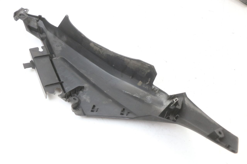 photo de CARENADO TRASERO CONEXION YAMAHA XMAX X-MAX ABS 125 (2017 - 2020) - Otra perspectiva