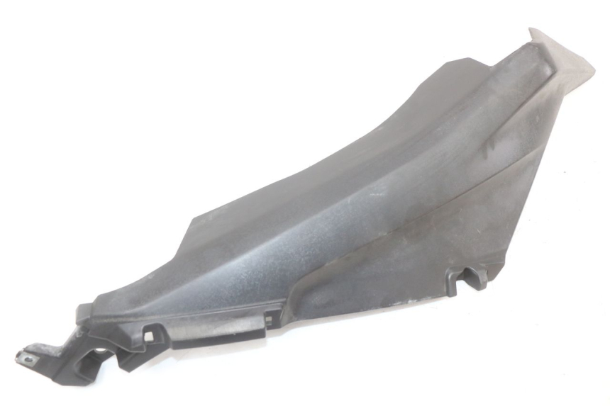 photo de CARENADO TRASERO CONEXION YAMAHA XMAX X-MAX ABS 125 (2017 - 2020) - Primer plano técnico