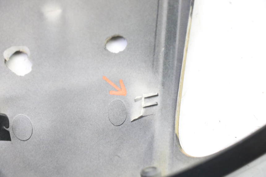 photo de UNIóN DE CARENADO TRASERO. YAMAHA XMAX X-MAX 125 (2006 - 2009) - Estado de la superficie y material