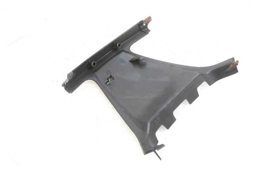 photo de UNIóN DE CARENADO TRASERO. YAMAHA XMAX X-MAX 125 (2006 - 2009) - Otra perspectiva