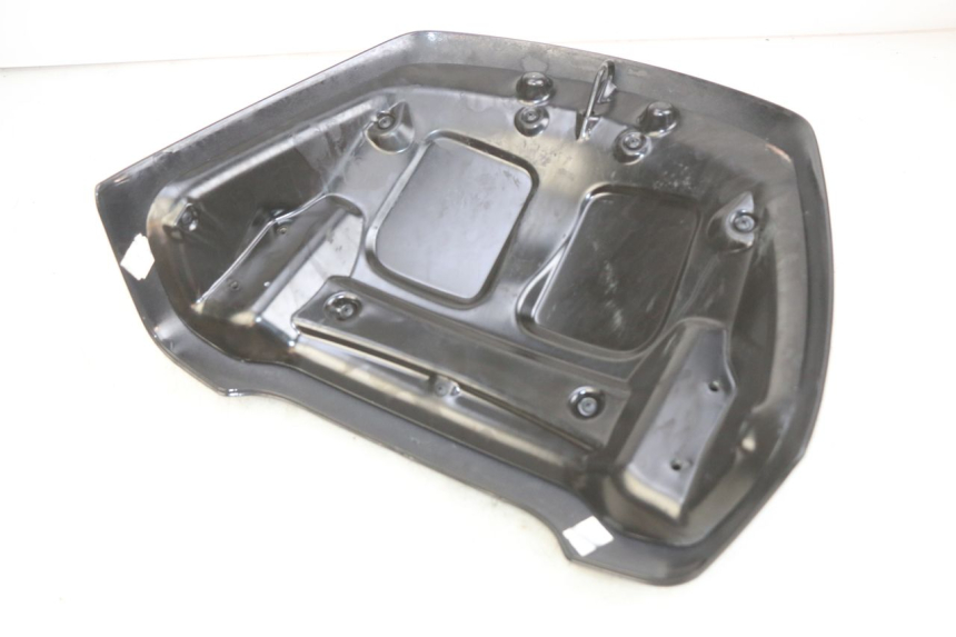 photo de UNIóN DE CARENADO TRASERO. PIAGGIO XEVO - X EVO 125 (2007 - 2017) - Detalle de la pieza