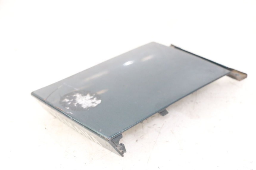 photo de CARENADO TRASERO CONEXION YAMAHA XJN DIVERSION 600 (2000 - 2003) - Primer plano técnico