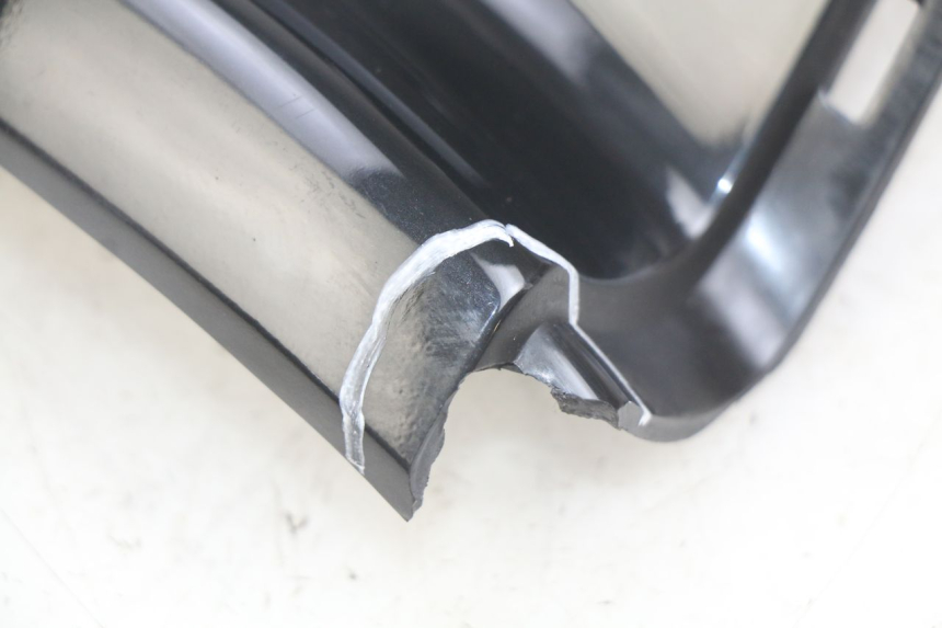 photo de UNIóN DE CARENADO TRASERO YAMAHA YP MAJESTY 125 (2007 - 2010) - Detalles de los puntos de fijación