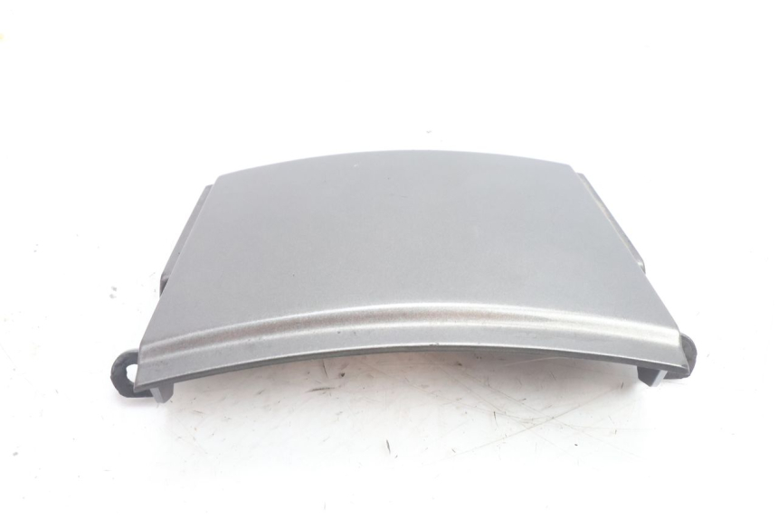 photo de CARENADO TRASERO CONEXION KAWASAKI ZZR 600 (1995 - 2004) - Primer plano técnico