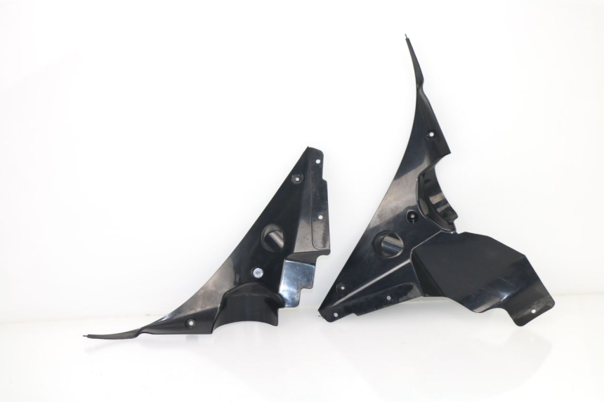 photo de JUNTA DE CARENAJE DELANTERO YAMAHA FJR ABS 1300 (2006 - 2012) - Detalles de los puntos de fijación