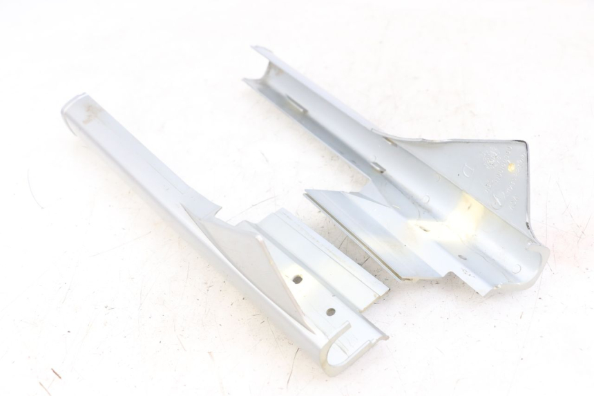 photo de JUNTA DE CARENAJE DELANTERO INF. PEUGEOT 103 VOGUE VS2 50 (2004 - 2017) - Primer plano técnico