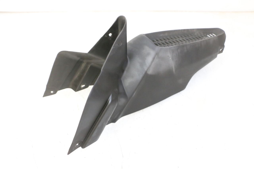 photo de CARENADO DELANTERO CONEXION QUADRO 4 4D 350 (2015 - 2018) - Primer plano técnico