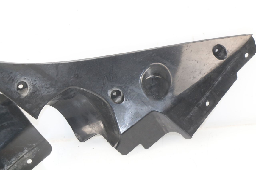 photo de JUNTA DE CARENAJE DELANTERO INF. YAMAHA FJR ABS 1300 (2006 - 2012) - Primer plano técnico