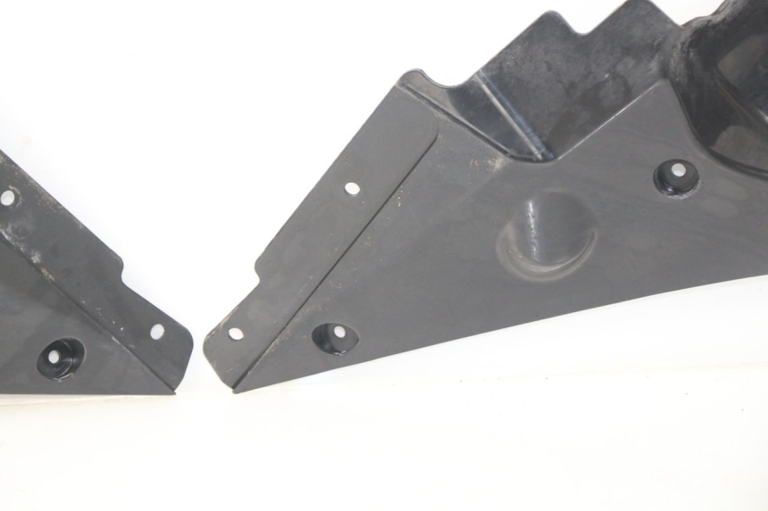 photo de JUNTA DE CARENAJE DELANTERO INF. YAMAHA FJR ABS 1300 (2006 - 2012) - Otra perspectiva